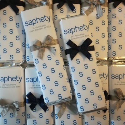 Mini&#x20;Chocolates&#x20;50gr&#x20;com&#x20;o&#x20;logotipo&#x20;da&#x20;empresa