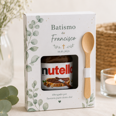 Caixa de batismo com frasco de Nutella e colher de madeira