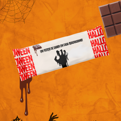 Barra de chocolate Halloween com embalagem branca e vermelha e fundo laranja decorado
