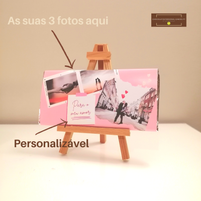Embalagem rosa personalizável para chocolates com fotos em cavalete de madeira