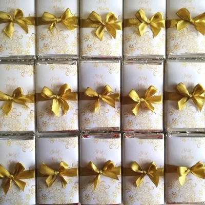 Lembran&#x00E7;as&#x20;Bodas&#x20;de&#x20;Ouro&#x20;-&#x20;Mini&#x20;Chocolates&#x20;20gr&#x20;personalizados