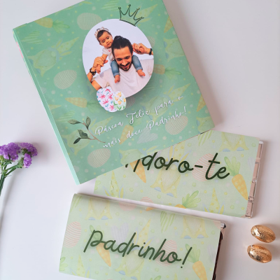 Caixa de Páscoa verde com chocolates e texto dedicada ao padrinho.