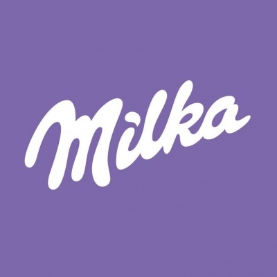 Logótipo Milka branco em fundo roxo