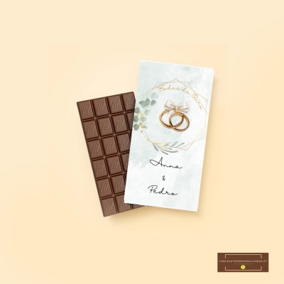 Barra de chocolate com embalagem personalizada para casamento com anéis e nomes