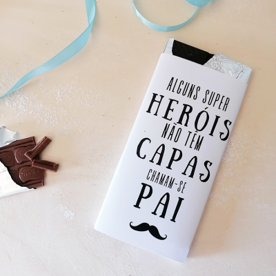 Barra de chocolate com embalagem com mensagem para pais e fita azul