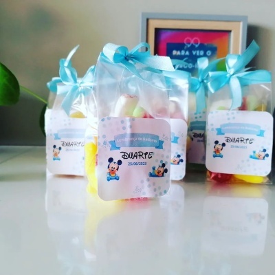 Saquinhos&#x20;de&#x20;Gomas&#x20;ou&#x20;Rebu&#x00E7;ados&#x20;personalizados&#x20;e&#x20;com&#x20;la&#x00E7;o