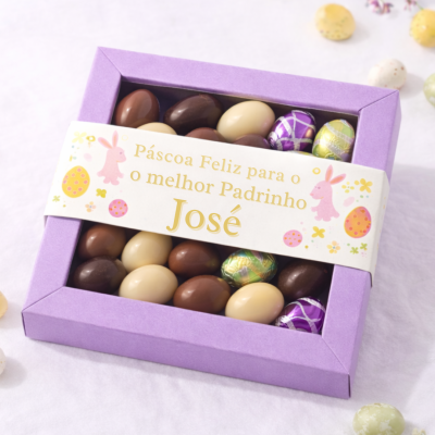 Caixa de ovos de chocolate com faixa personalizada para Páscoa