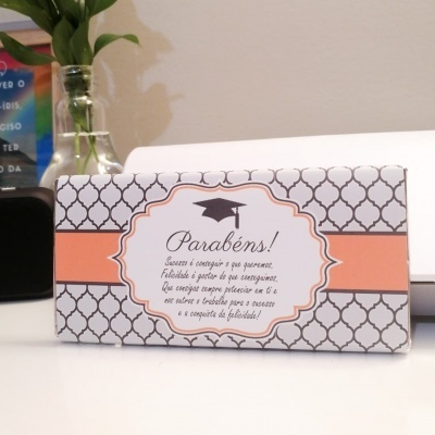 Chocolate&#x20;de&#x20;Parab&#x00E9;ns&#x20;pelo&#x20;fim&#x20;do&#x20;curso&#x20;acad&#x00E9;mico