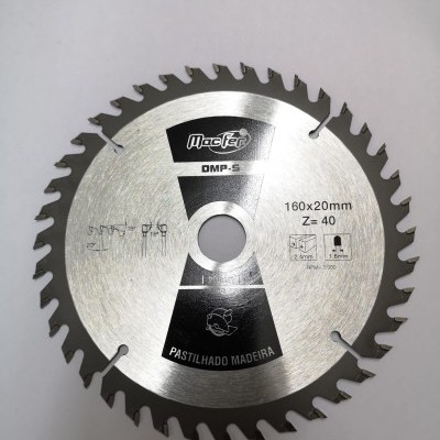 Disco de serra circular metálico para madeira com desenho e texto em preto