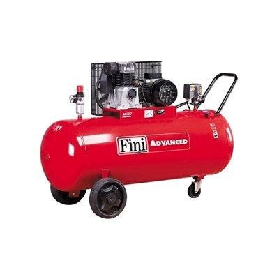 Compressor de ar vermelho Fini ADVANCED com rodas e motor preto sobre tanque cilíndrico