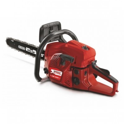 Motosserra vermelha com pega preta e barra de corte metálica