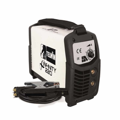 Maquina de soldadura portátil Telwin Infinity 220 branca e preta com cabos conectores