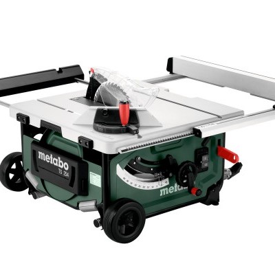 máquina de serra de bancada Metabo com estrutura metálica e detalhes em verde e preto