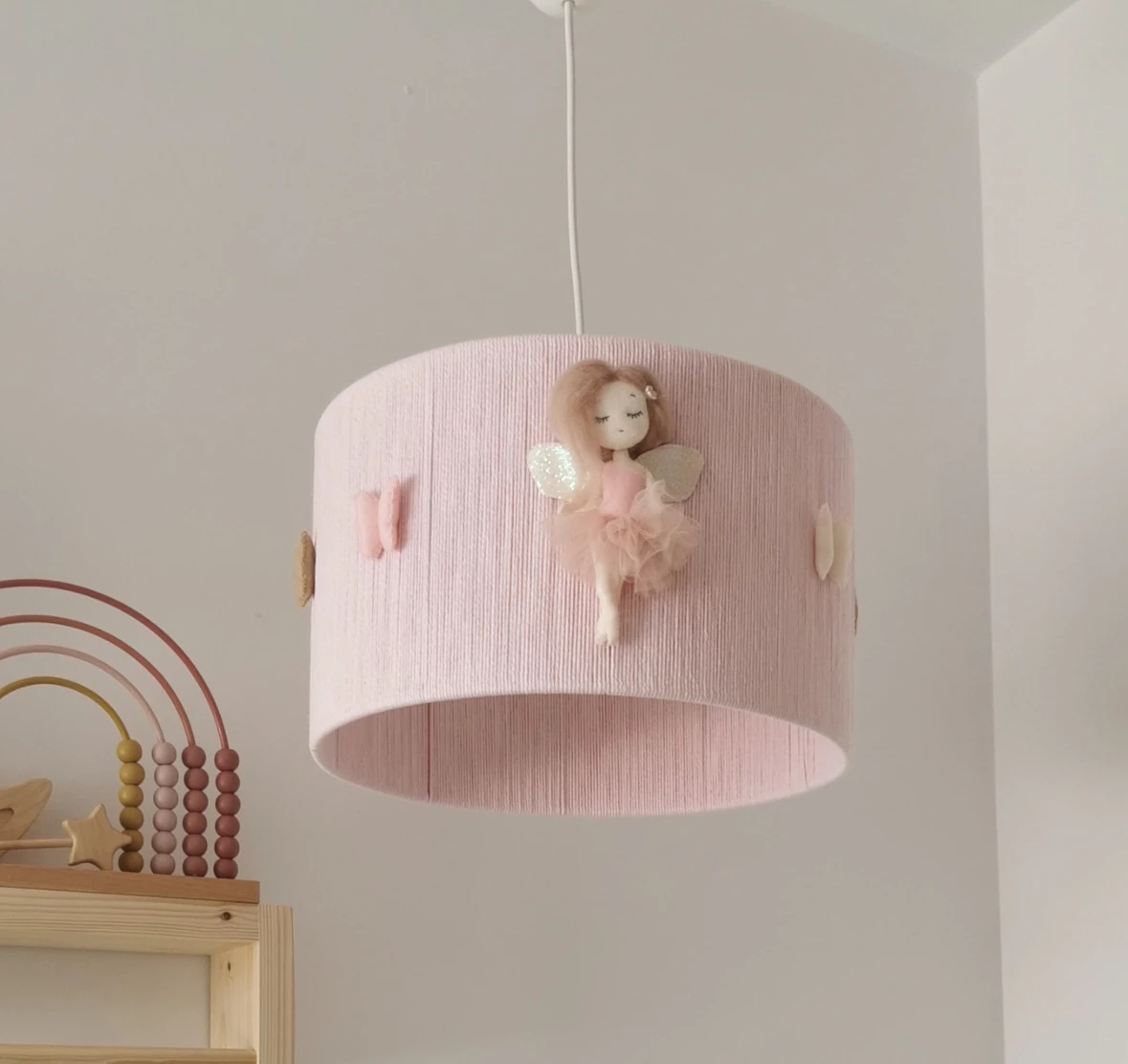 Candeeiro de Teto FADA Rosa Abajur de teto infantil cor-de-rosa com fada de pano aplicada e decoração em ambiente infantil