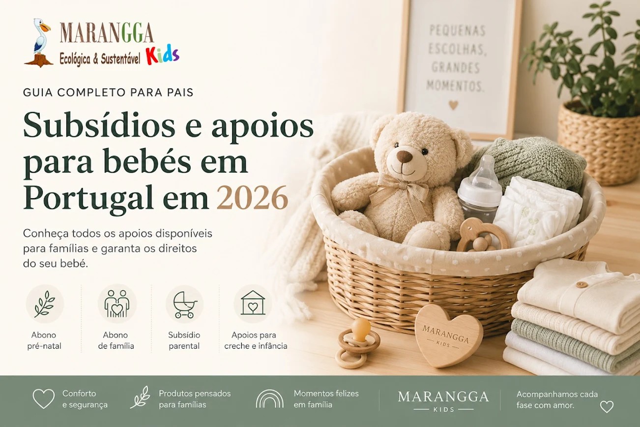 Cesta de vime com brinquedos, roupas e acessórios de bebé em tons bege e verde em ambiente acolhedor