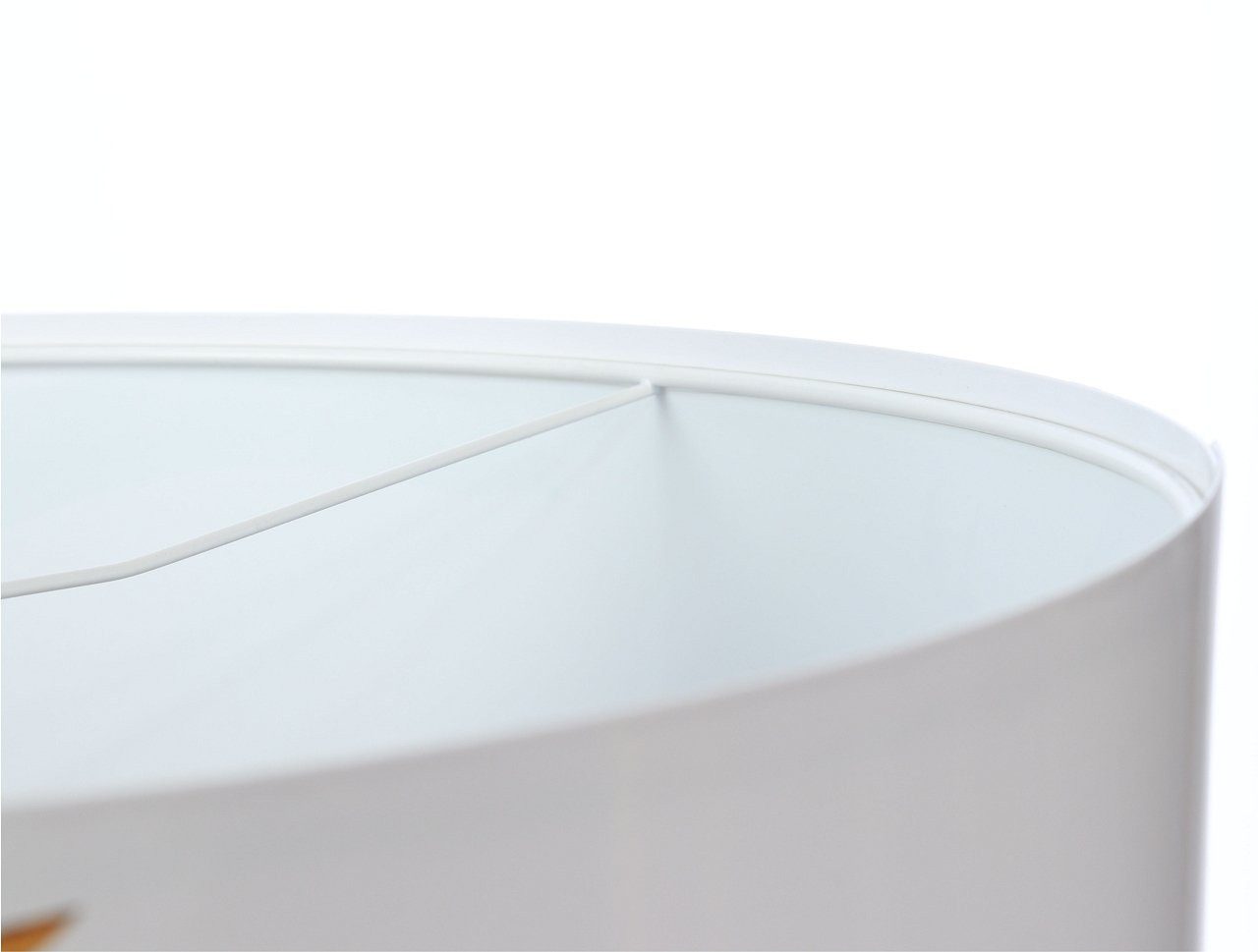 Candeeiro Suspenso DINO Diplodoco Detalhe de objeto branco com estrutura interna triangular.