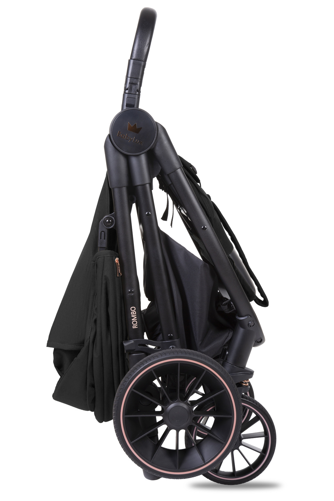 Carrinho de Bebé ROMBO Onyx Carrinho de bebé preto dobrado com rodas, detalhes em rosa dourado e logótipos