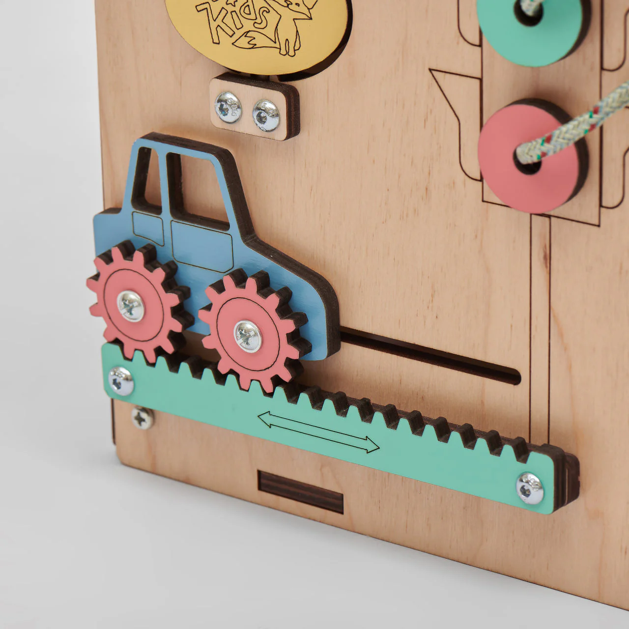 Mini Casa Educacional de Madeira – Método Montessori Brinquedo educativo de madeira com veículo colorido e engrenagens