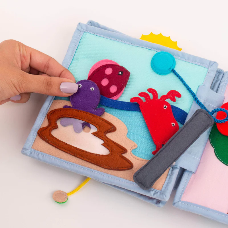 Arco Íris - Mini Livro Sensorial de 6 Páginas Brinquedo de tecido macio com figuras de animais coloridos em feltro