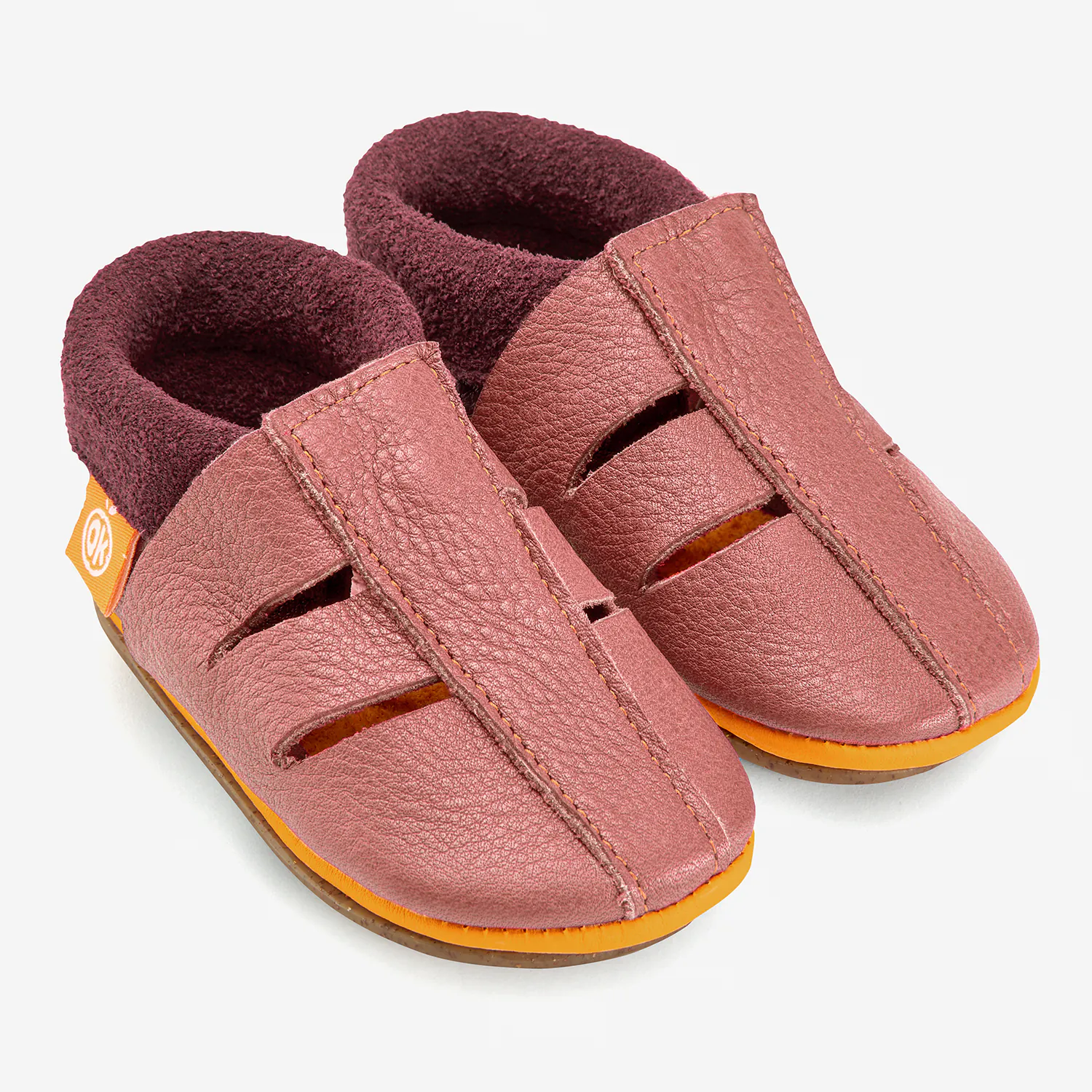 Sandália Infantil Rosa-Velho Pantufas cor-de-rosa de pele com sola amarela e interior felpudo castanho escuro