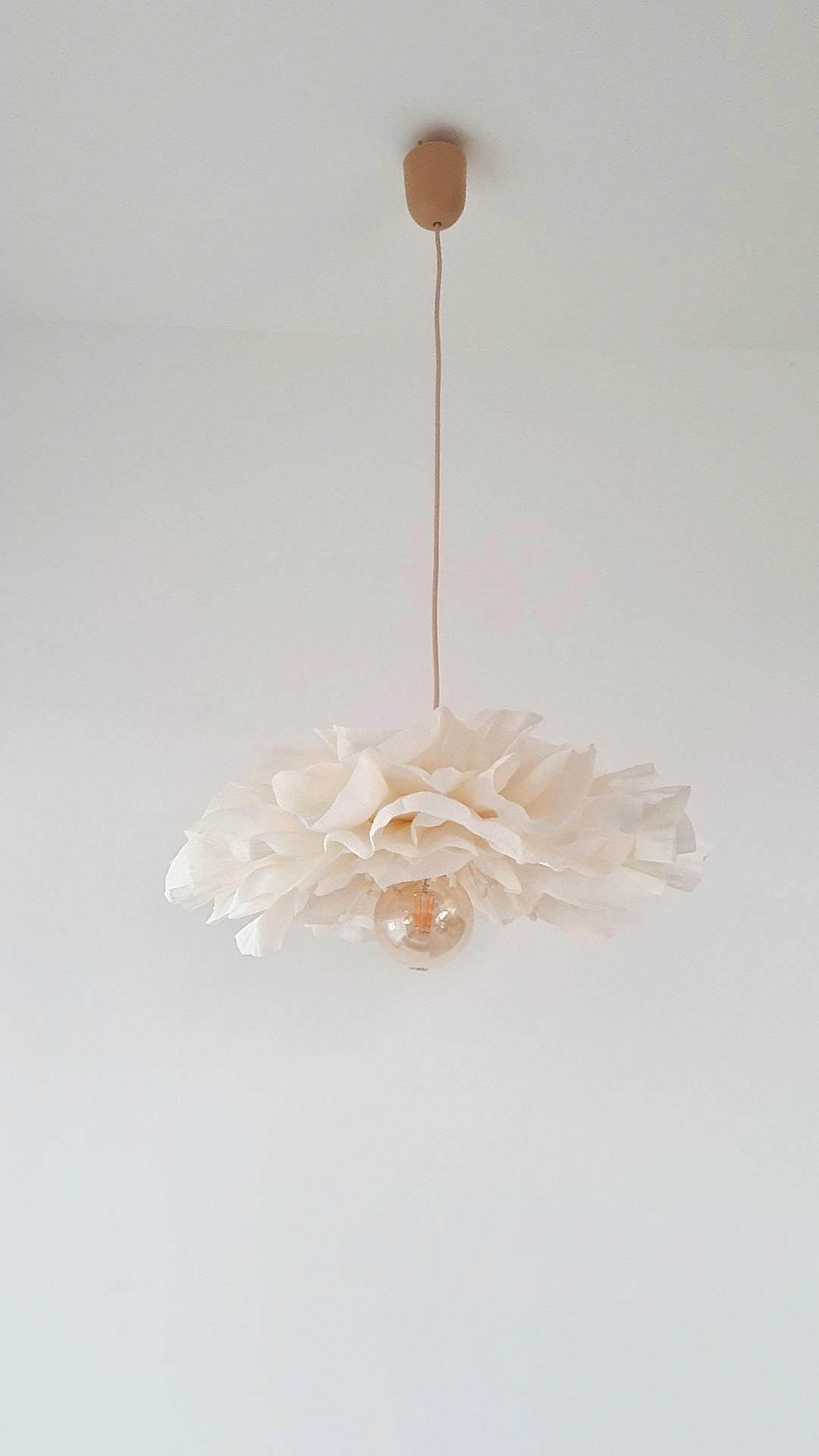 Candeeiro de Teto Flor em Bege Candeeiro de teto pendente com abajur branco em tecido texturizado