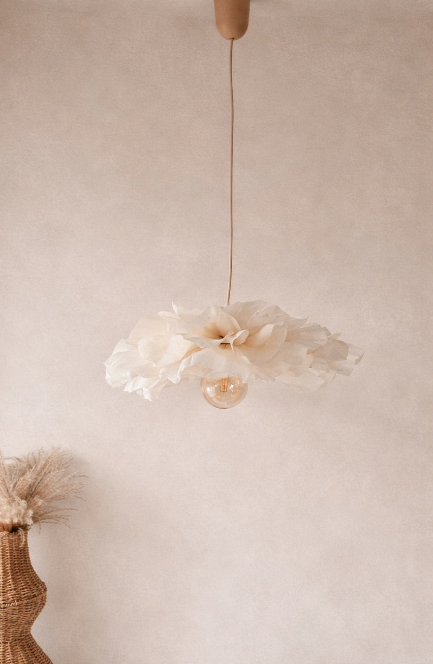 Candeeiro de Teto Flor em Bege Candeeiro pendente com cúpula de tecido branco em forma de pétalas