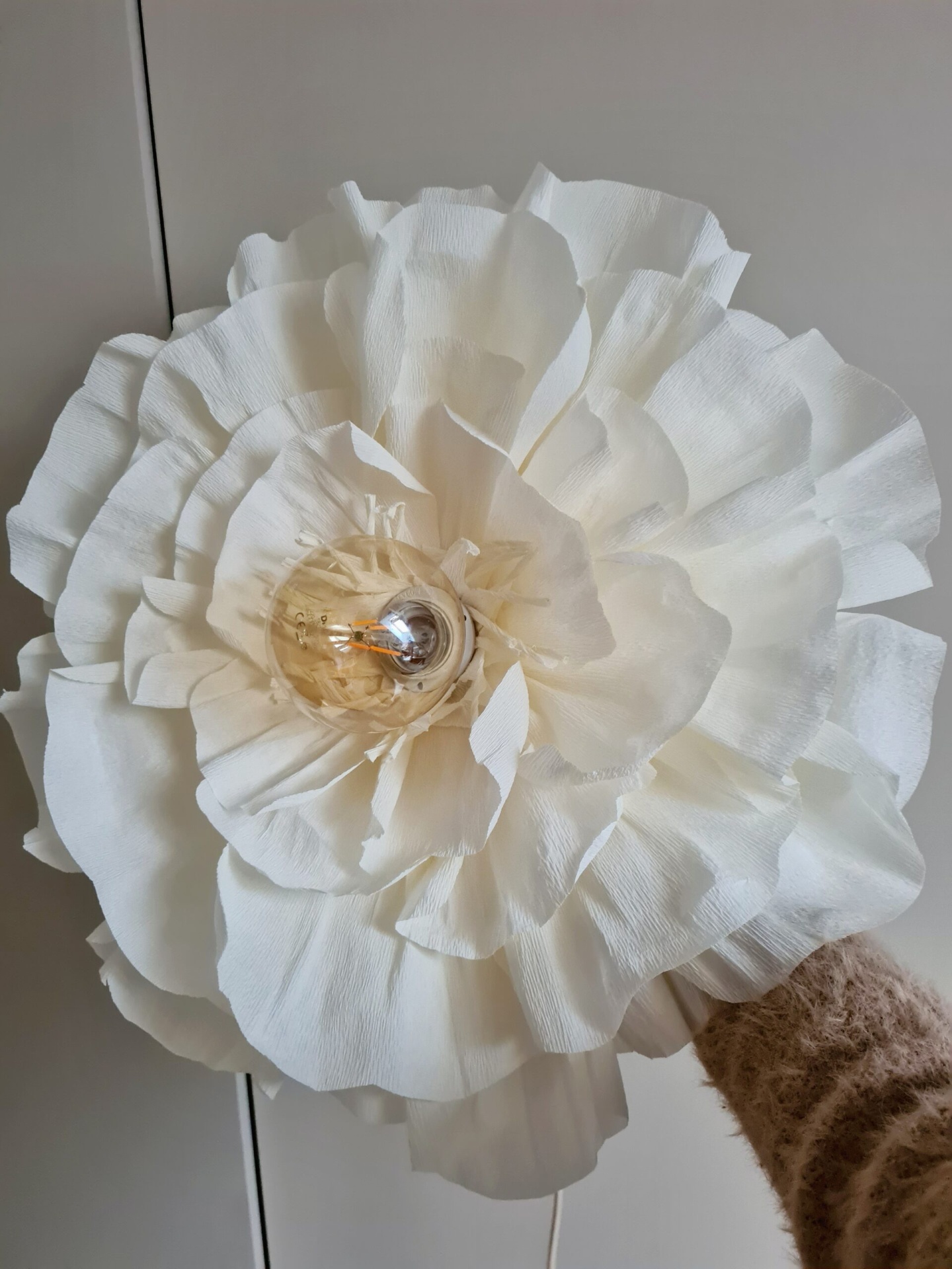 Candeeiro de Teto Flor em Bege Abajur flor branco de papel texturizado com lâmpada incandescente no centro