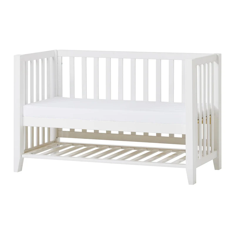 Colchão de Espuma para Berço e Cama de Grades Berço de madeira branco com colchão e ripas na base inferior
