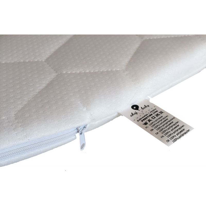 Cesto Fraldário de CASCA de MILHO Colchão branco com padrão de colmeia e etiqueta com instruções de lavagem