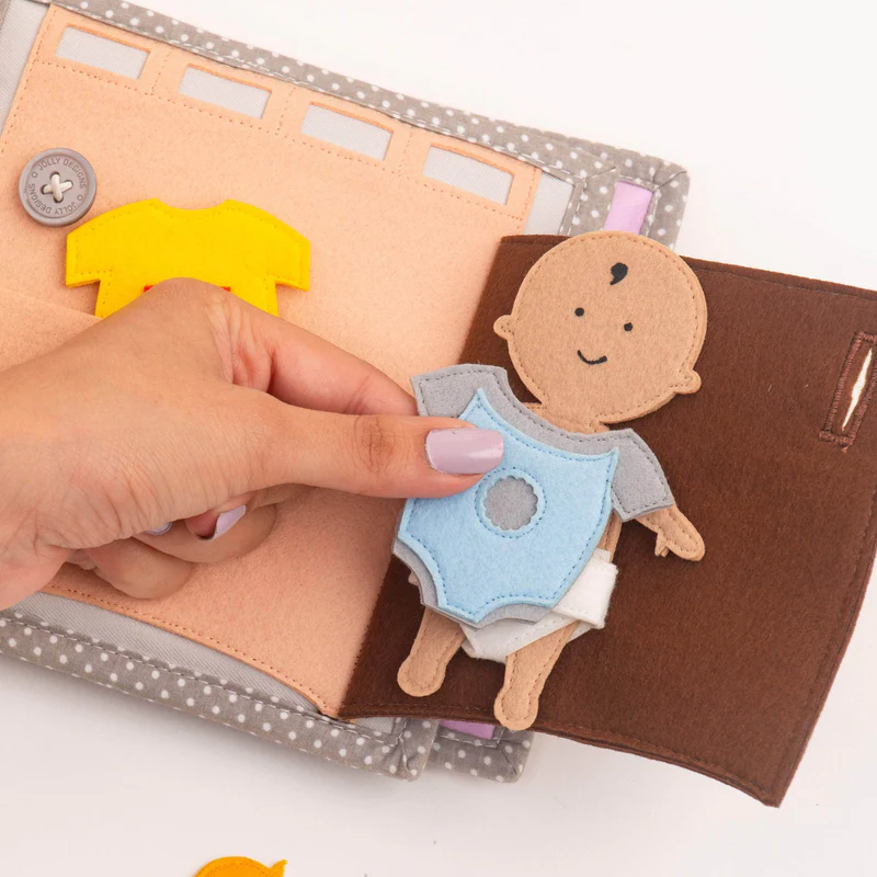 Bebé Feliz – MINI Livro Sensorial de 6 Páginas Livro tecido infantil com boneco removível azul