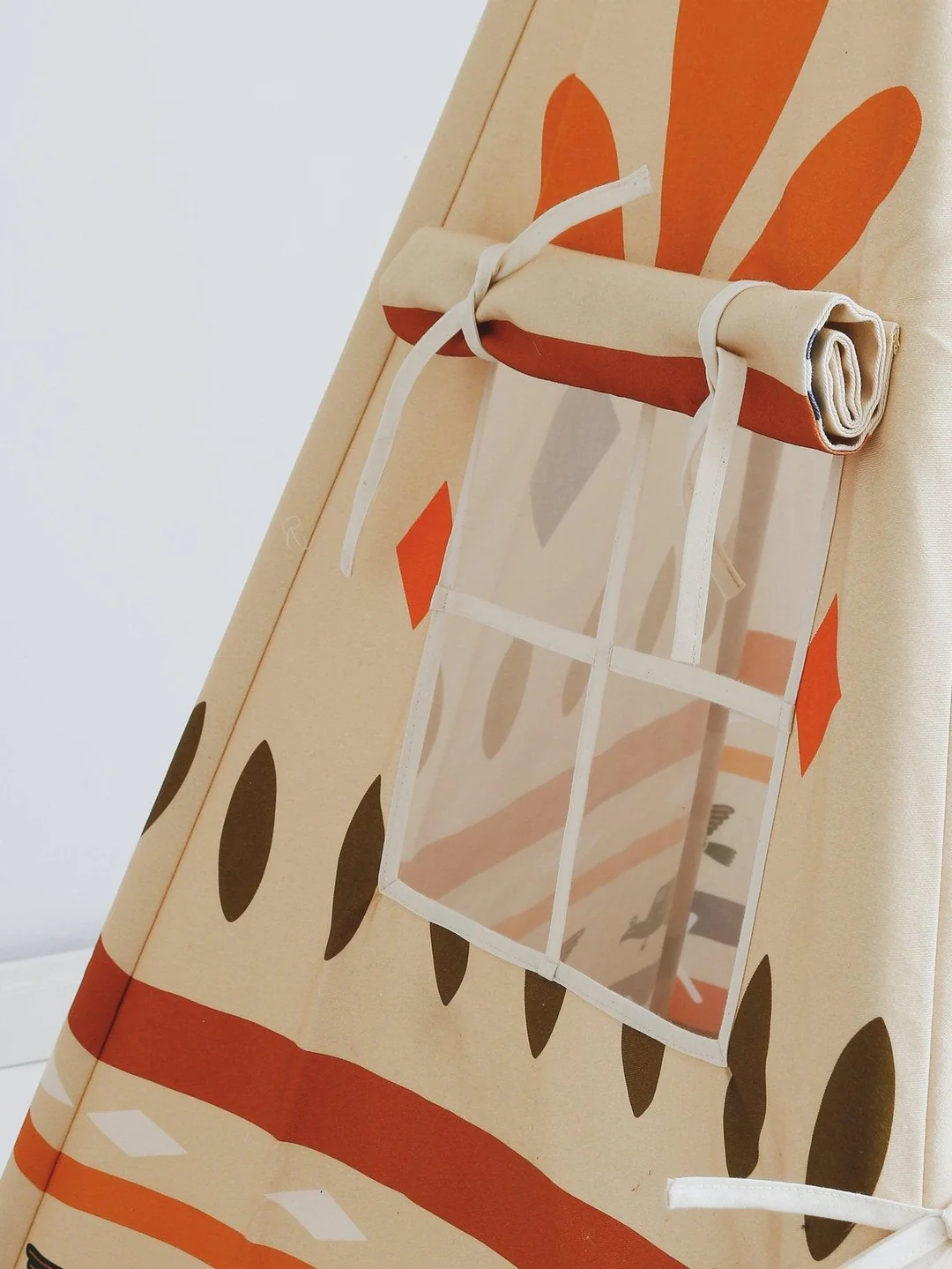 Tenda Tipi NATIVE VIBE tecido estampado com bolsa transparente presa por cordão