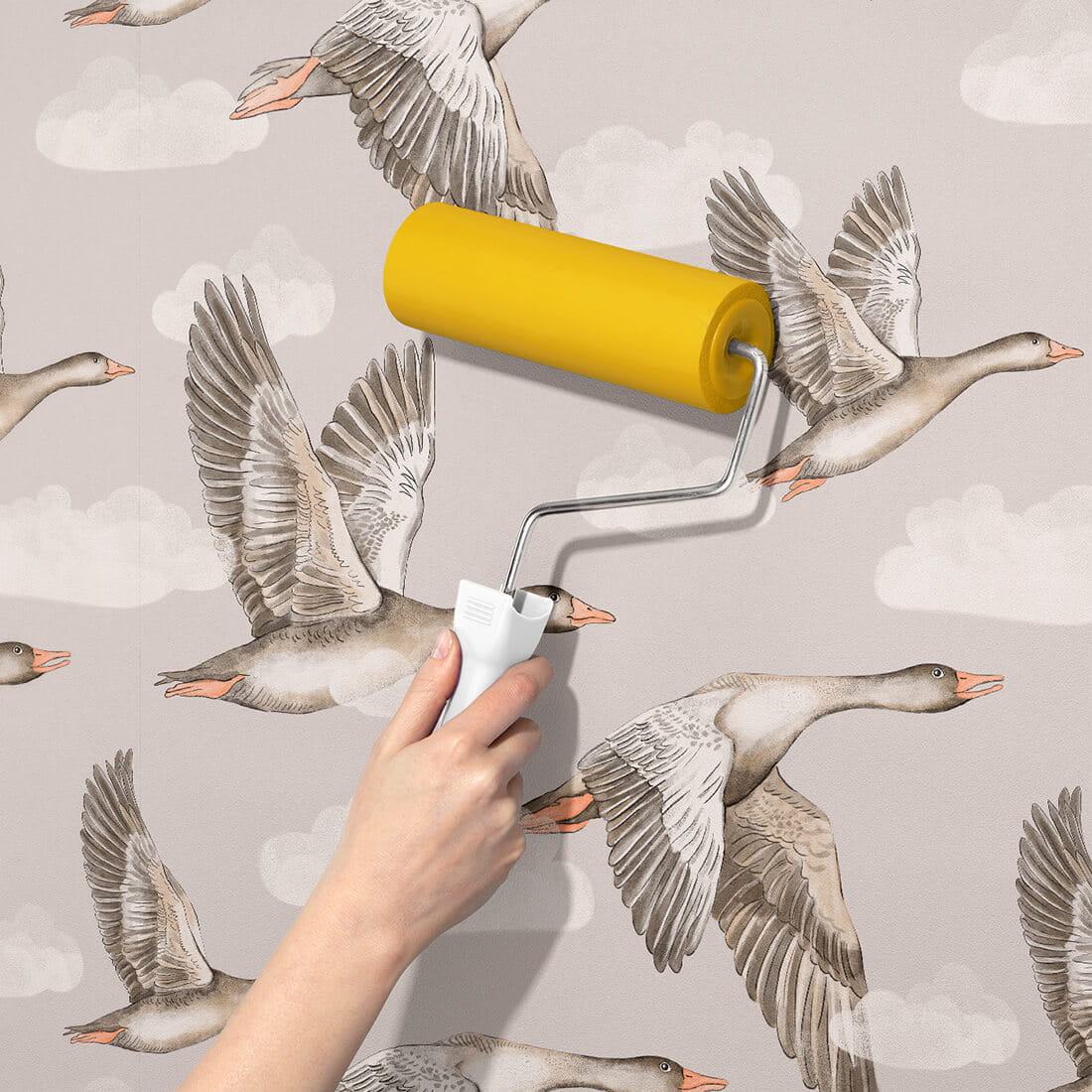 Papel de Parede Infantil Gansos Bege Rolo de pintura a aplicar papel de parede com gansos voadores