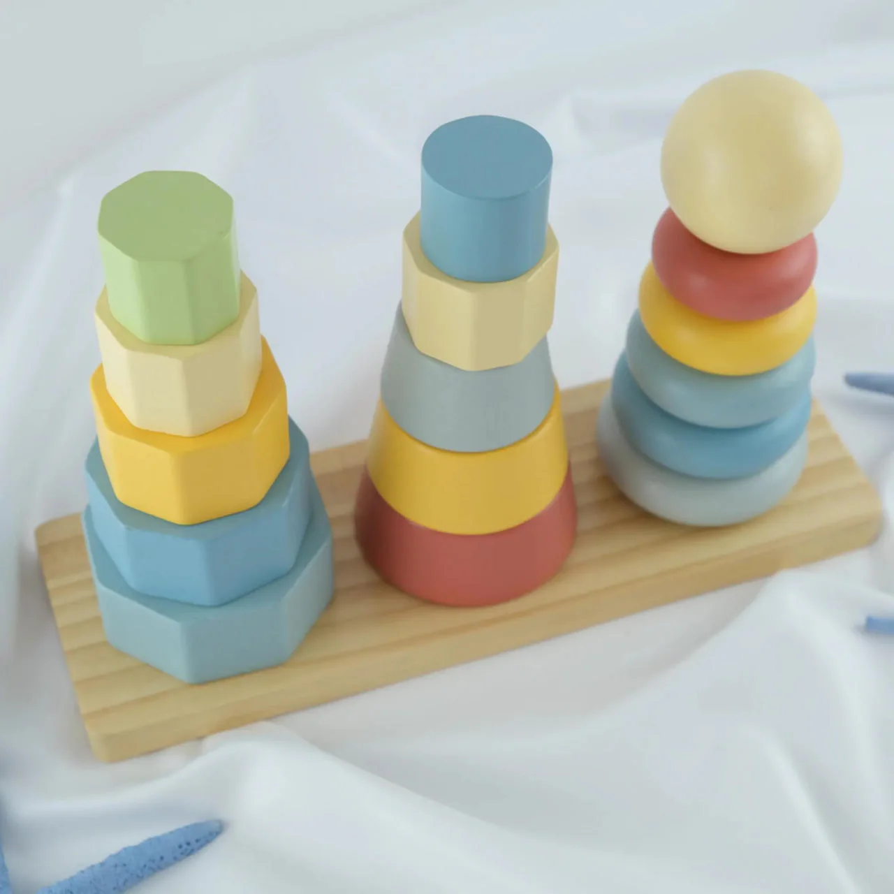 Caixa de Brinquedos Educativos Montessori 18–24 Meses em Madeira Brinquedo educativo de madeira com peças empilháveis coloridas