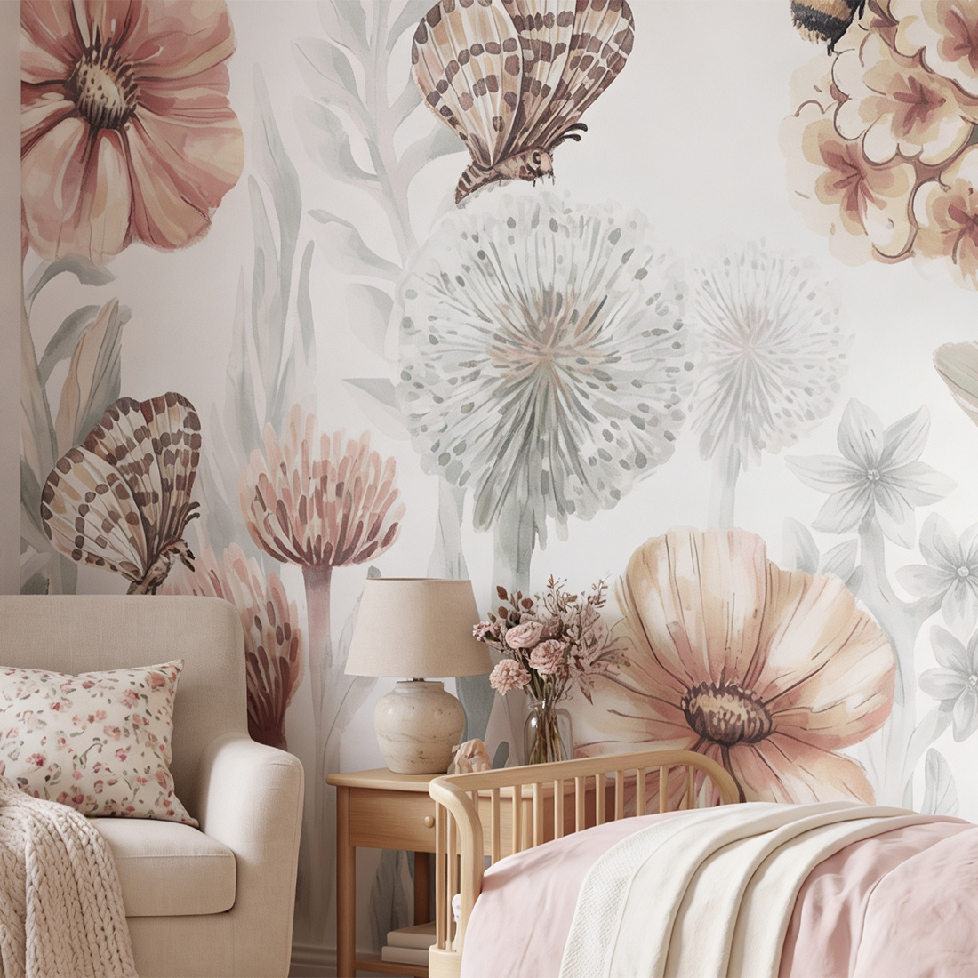 Papel de Parede Infantil Flores Silvestres Grandes Papel de parede floral com borboletas e móveis claros num quarto acolhedor