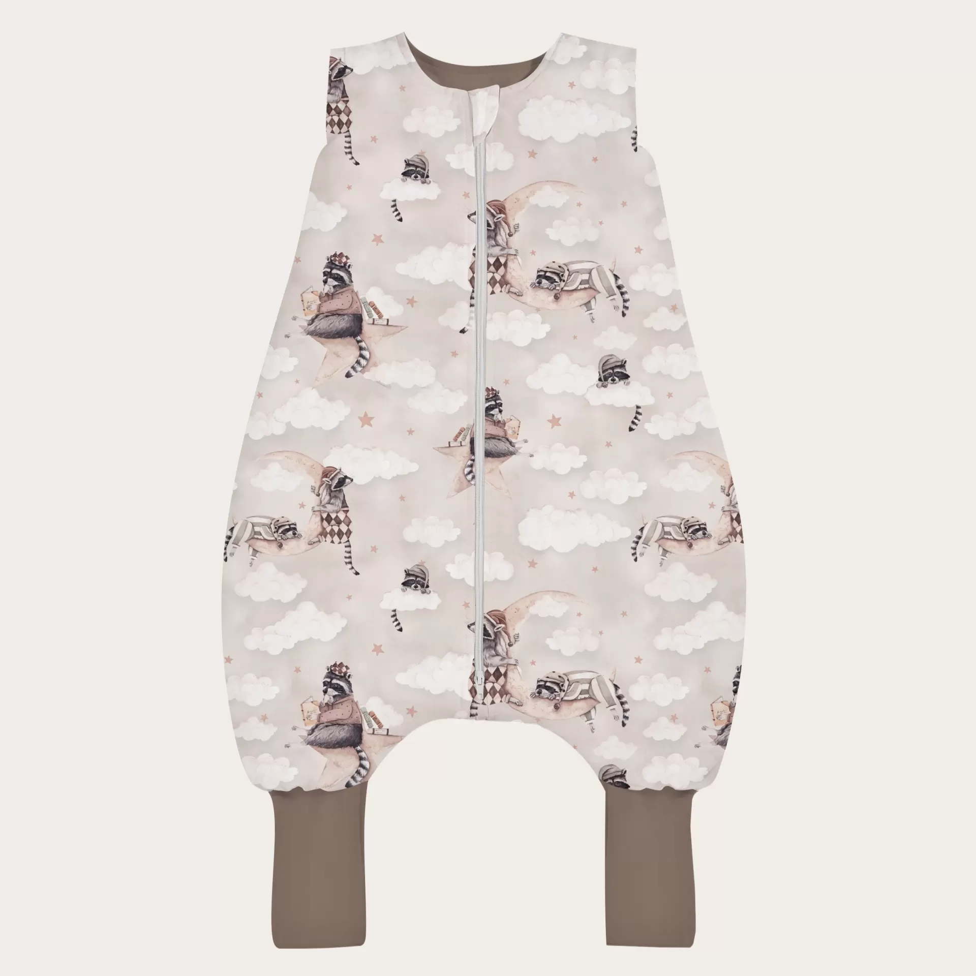 Saco de Dormir com Pernas - Guaxinim Macacão de bebé bege claro com padrão de guaxinins e nuvens