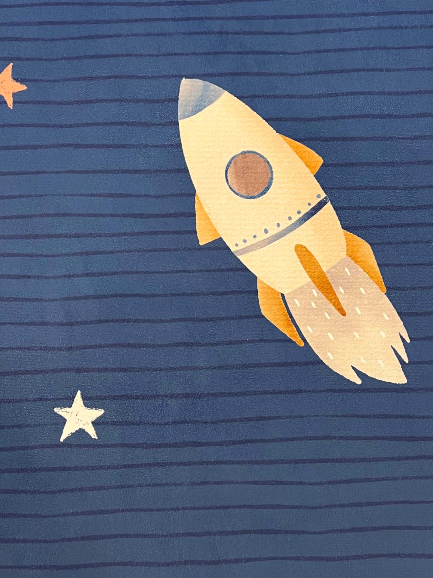 Tapete Grande Borracha Natural GALÁXIA Pano azul com desenho de foguetão amarelo-alaranjado e estrelas