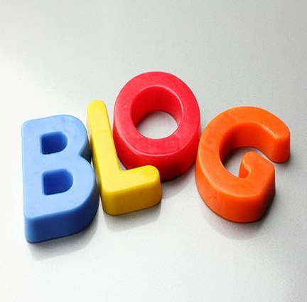 Letras coloridas formando a palavra BLOG