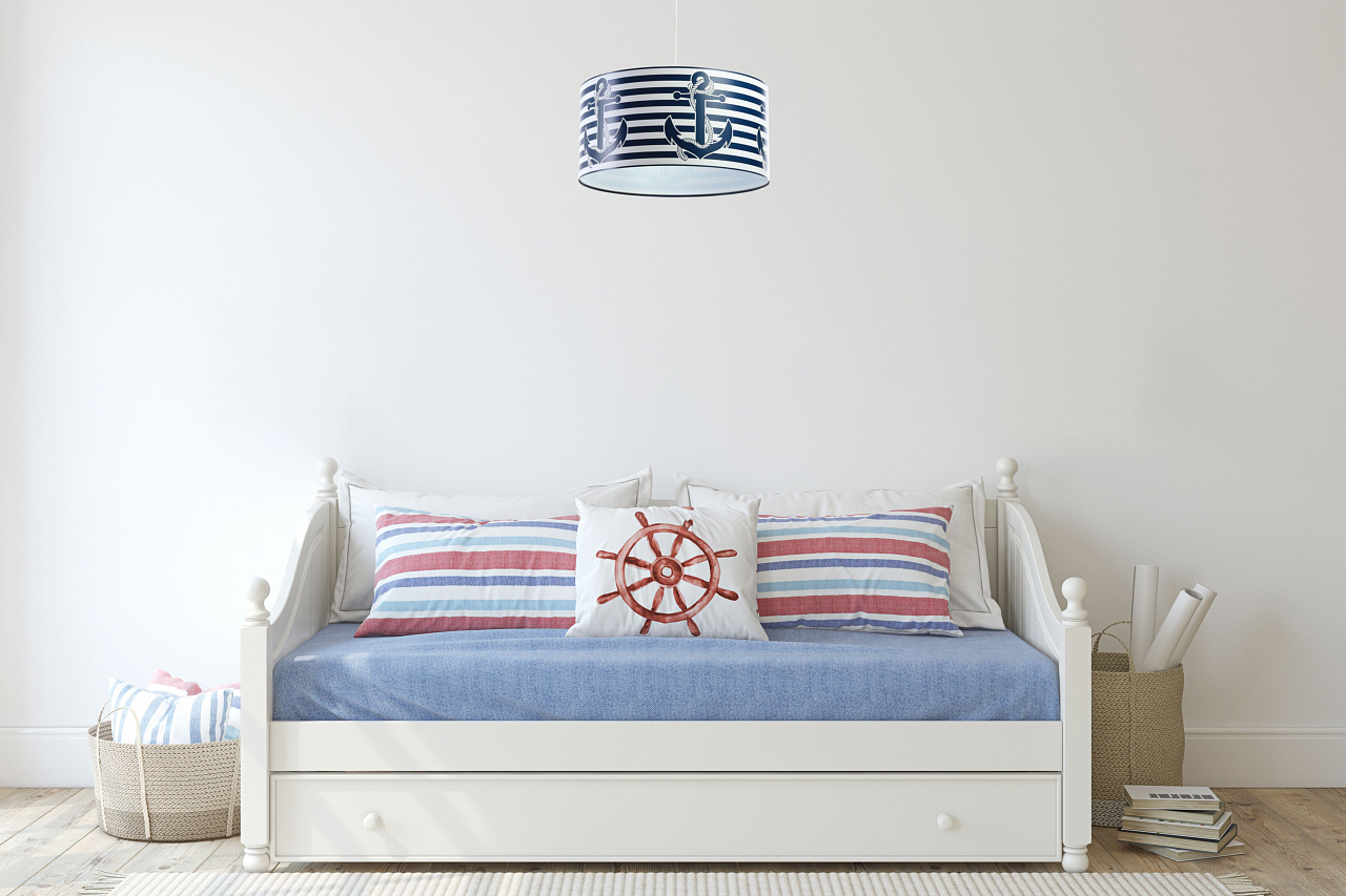 Candeeiro Suspenso MARÍTIMO Cama de solteiro branca com almofadas coloridas e candeeiro à risca
