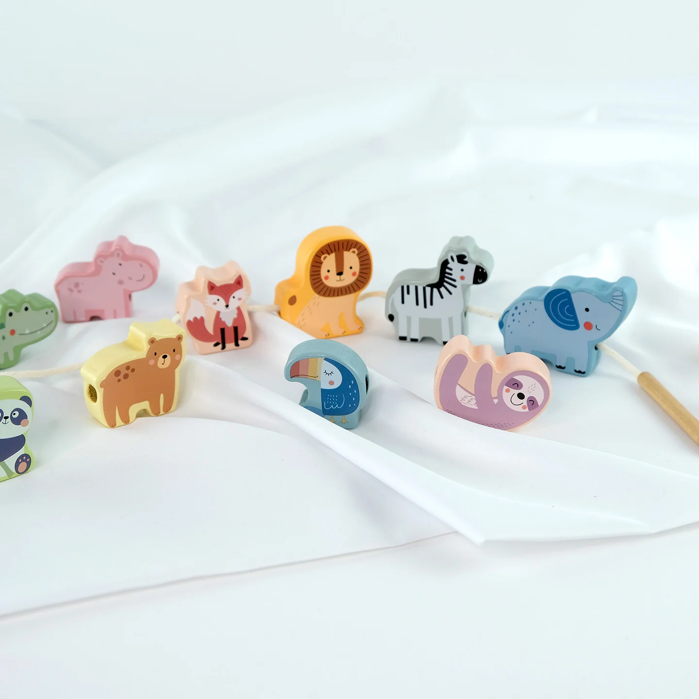 Caixa de Brinquedos Educativos Montessori 18–24 Meses em Madeira Cordão de contas de madeira com formas de animais coloridos