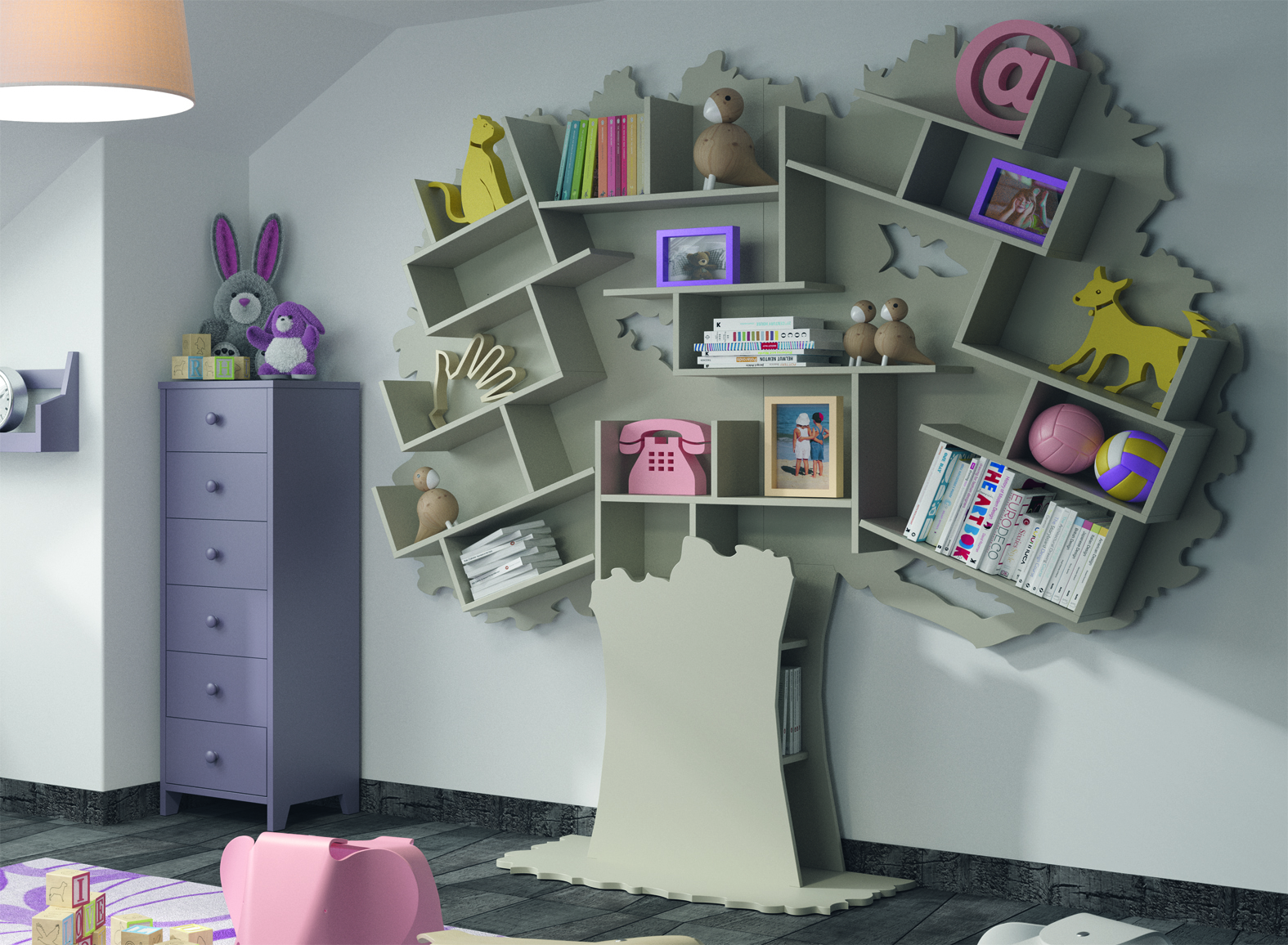 Estante Árvore Grande TESS Estante de árvore cinza com prateleiras e brinquedos numa sala cinza