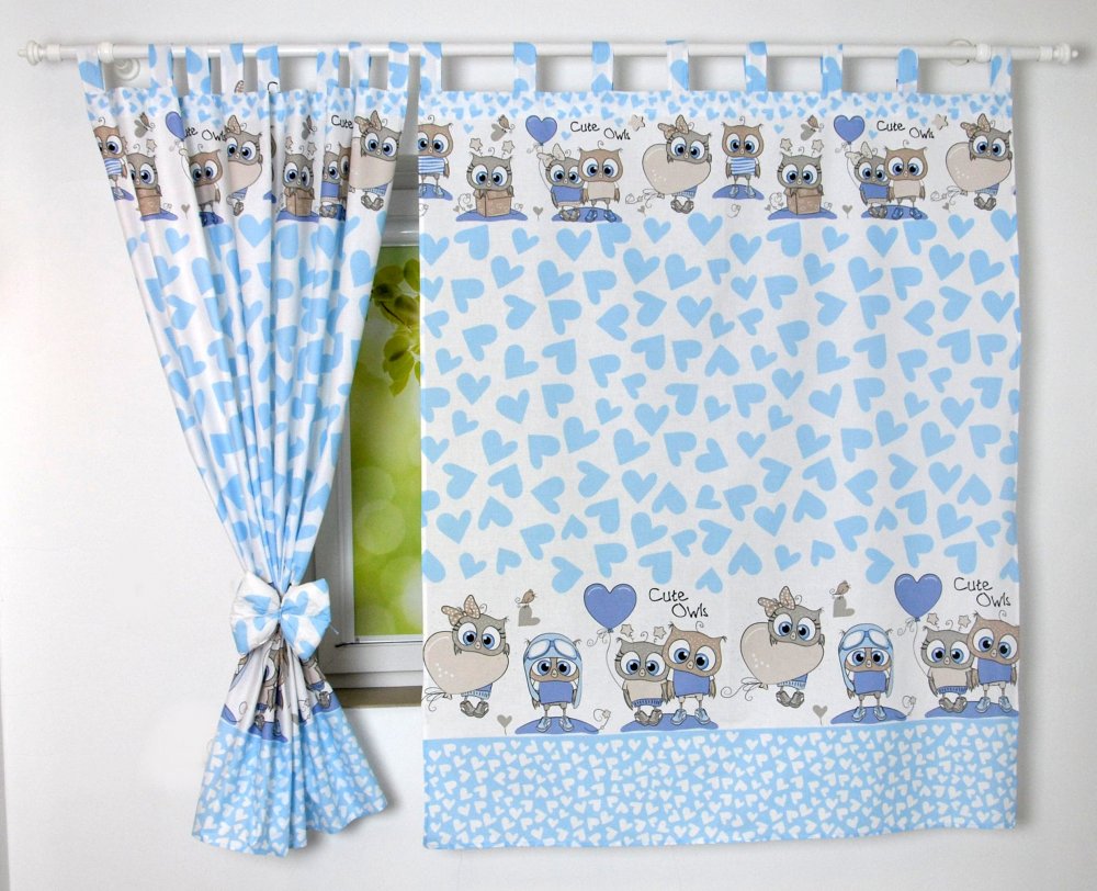 Cortinados Infantis Corujinhas Cortinado infantil em tecido branco com desenhos de corujas e corações azuis