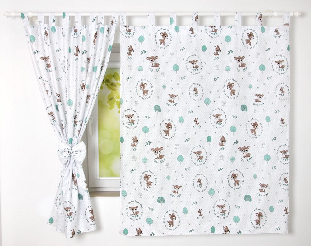 Cortinados Infantis Veadinho da Floresta Cortinas de tecido branco com padrão de pequenos veados e árvores verdes