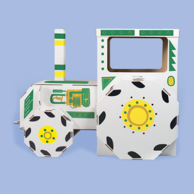 Trator para Colorir Trator de brinquedo em cartão com padrões verdes, amarelos e pretos sobre fundo azul claro