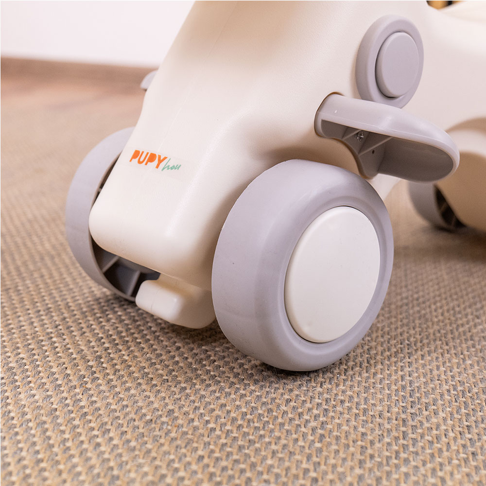 Cavalo de Balanço Infantil 2 em 1 Roda de brinquedo infantil de plástico crème com texto PUPYhou, sobre tapete bege.