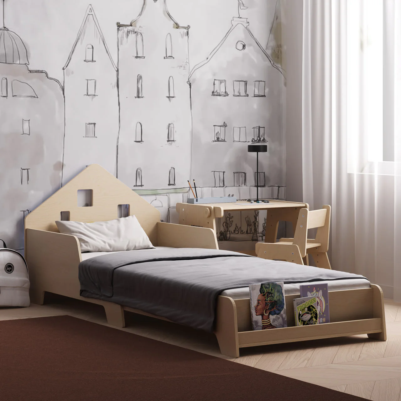 Cama Extensível em Forma de Casa com Iluminação LED Quarto infantil com cama em forma de casinha, móveis de madeira clara e parede desenhada