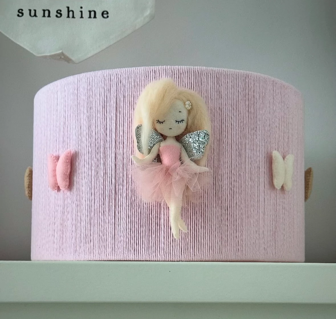 Candeeiro de Teto FADA Rosa Abajur rosa com fada de tecido e borboletas decorativas