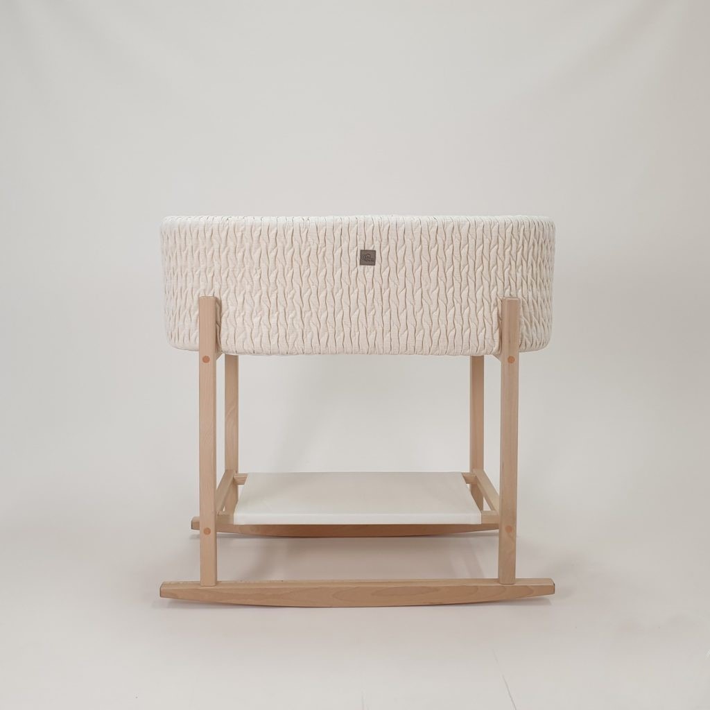 Cesta de Moisés com Berço de Balanço em Madeira COSY Berço de bebé branco com estrutura de madeira clara e base baloiçante