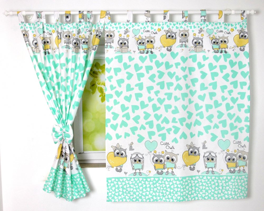 Cortinados Infantis Corujinhas Cortinas com padrão de corações verdes e corujas amarelas e cinzentas com texto Cute Owl