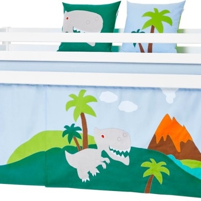 Cama infantil branca com tecido decorativo azul de dinossauros e palmeiras