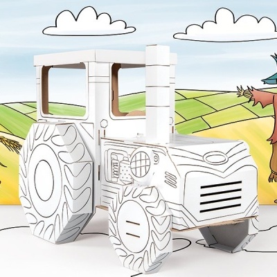 Tractor de cartão branco para pintar com fundo de desenho animado de quinta